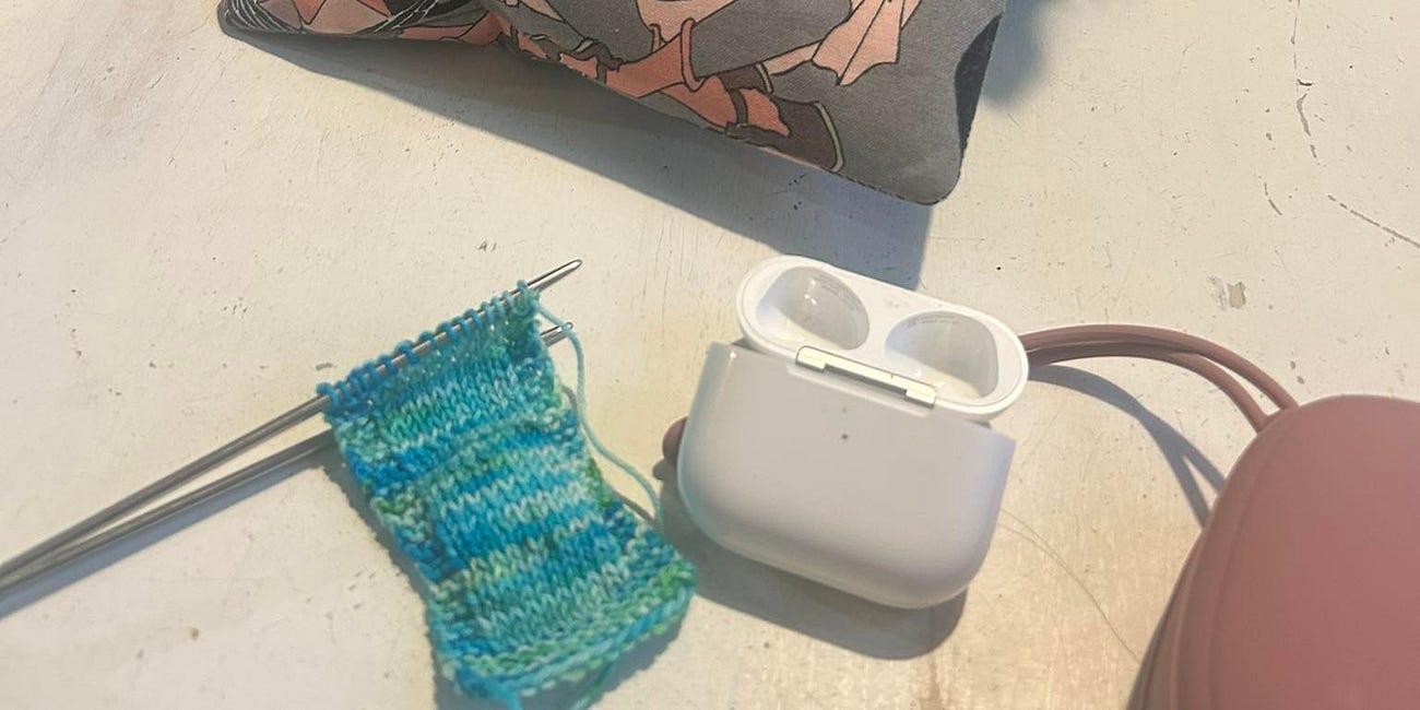 My Weekly Knitting & Reading Roundup