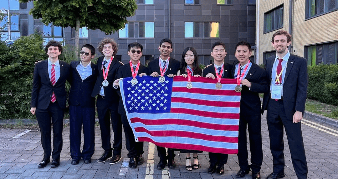 2024年美国国际数学奥林匹克代表队获得第一名。 : r/pics