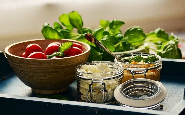 Salad with dried tomatoes