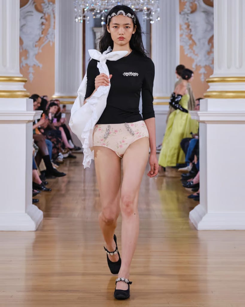 Calendário London Fashion Week 2026: veja o guia completo dos desfiles