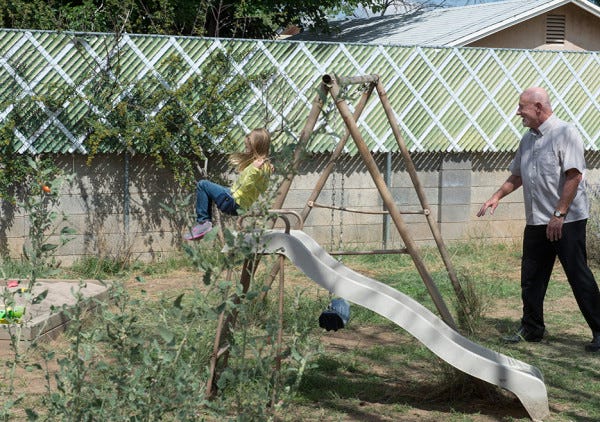 Mike Ehrmantraut with kaylee on better call saul ep 6 recap 2015 Mike Ehrmantraut with kaylee on better call saul ep 6 recap 2015