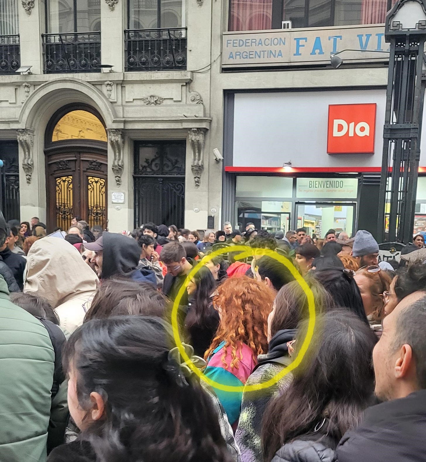 (Martu en el Congreso. Una foto que saqué sin que me vieras).