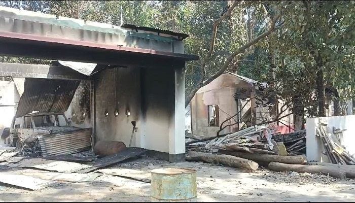 হাতিয়ার সাবেক এমপি মোহাম্মদ আলীর দুই বাড়ি ও ১১ নৌযানে আগুন