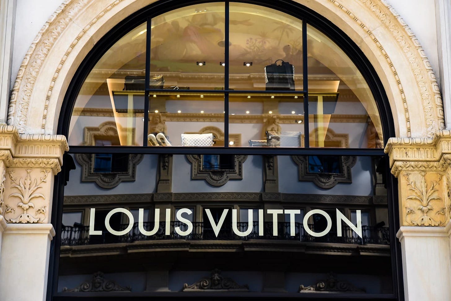 Louis Vuitton lança bolsa que imita saco de pão e custa uma fortuna ...