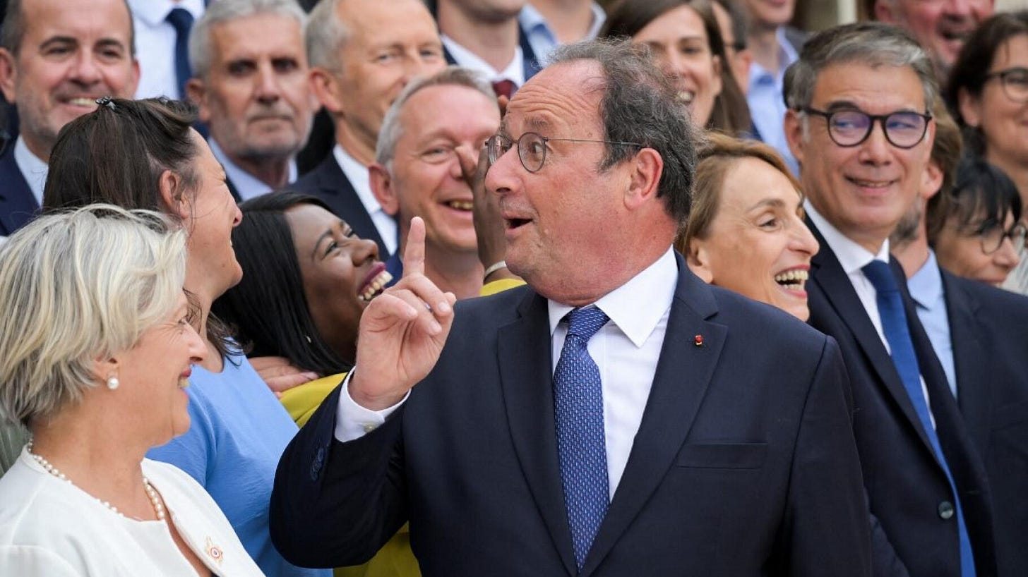 François Hollande, à peine de retour à l'Assemblée nationale, déclenche  l'orage