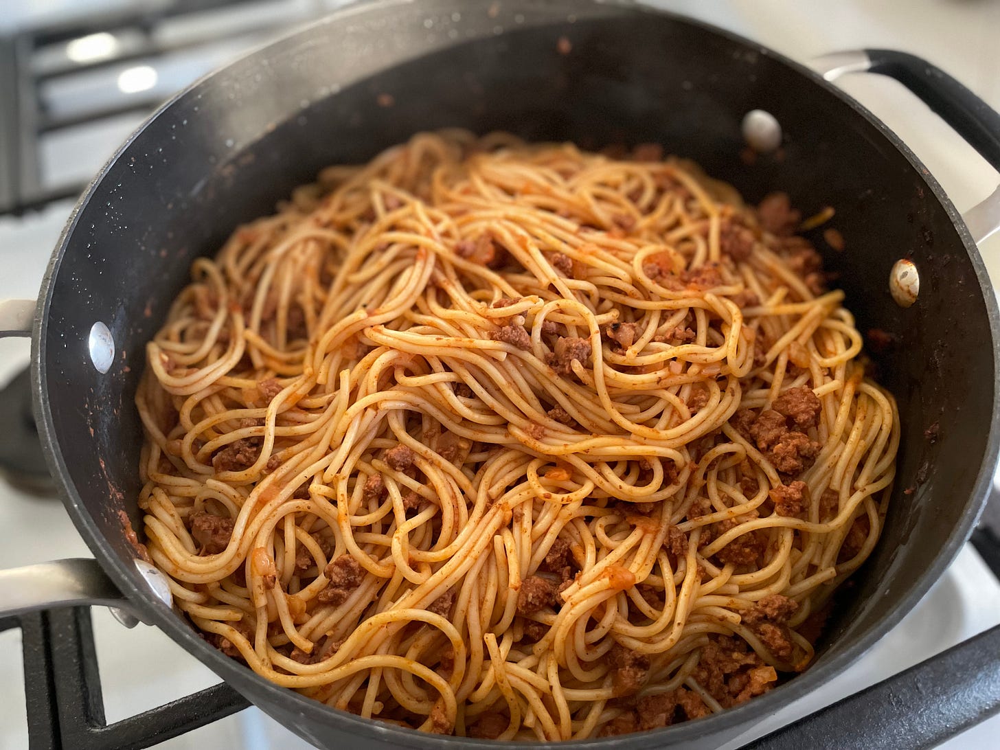 steamed spaghetti with meat sauce