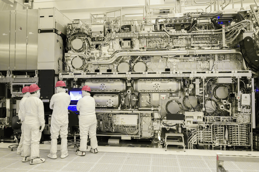 Newest ASML machine at Intel is ready to go, with plenty of R&D ahead -  Techzine Global