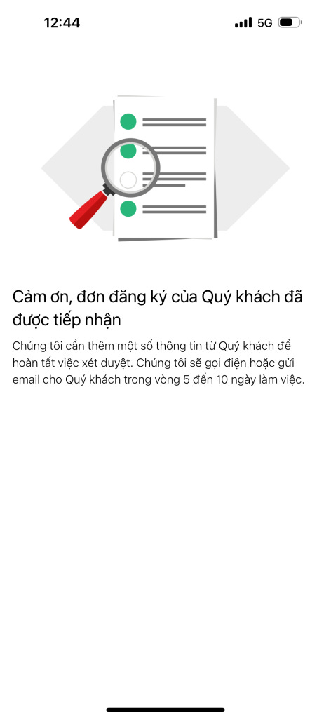 Màn hình app HSBC xác nhận đã tiếp nhận đơn đăng ký mở tài khoản, chờ 5-10 ngày xét duyệt