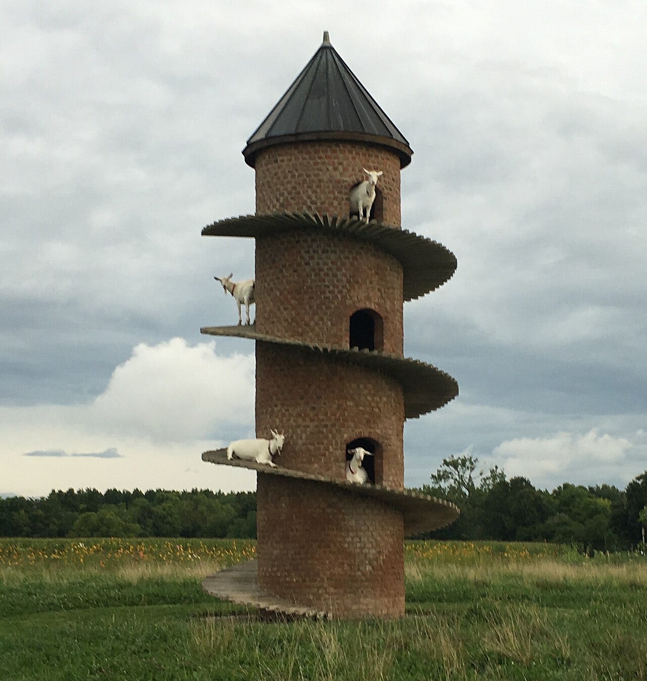 goat tower — Marcia Rittmueller Johnson / CC BY-SA 4.0 (Wikimedia Commons) goat tower — Marcia Rittmueller Johnson / CC BY-SA 4.0 (Wikimedia Commons)