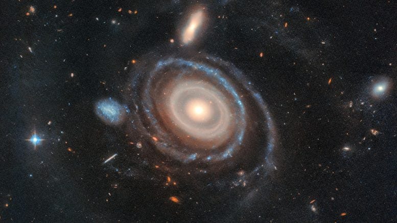 Galaxy LEDA 1313424 Crop
