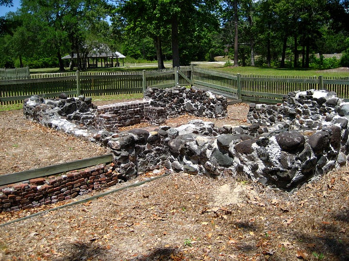 Photos of Brunswick Town's remnants and Fort Anderson courtesy of Upstateheard/Wikimedia Commons