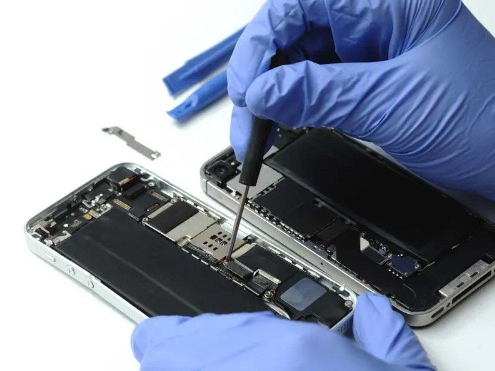 Proceso revision celular reacondicionado tecnico