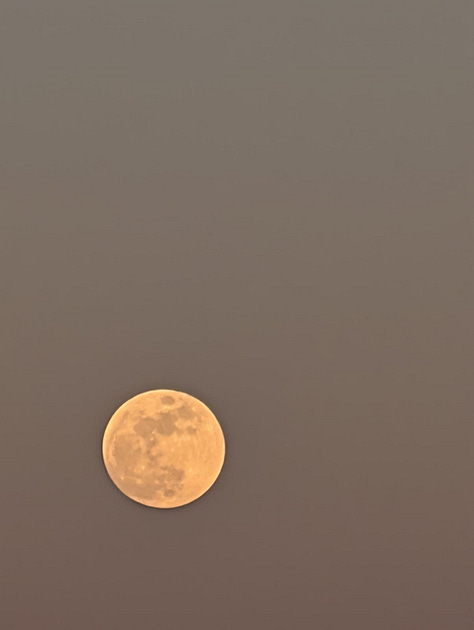 Amazing pictures of the full moon over the Columbia River