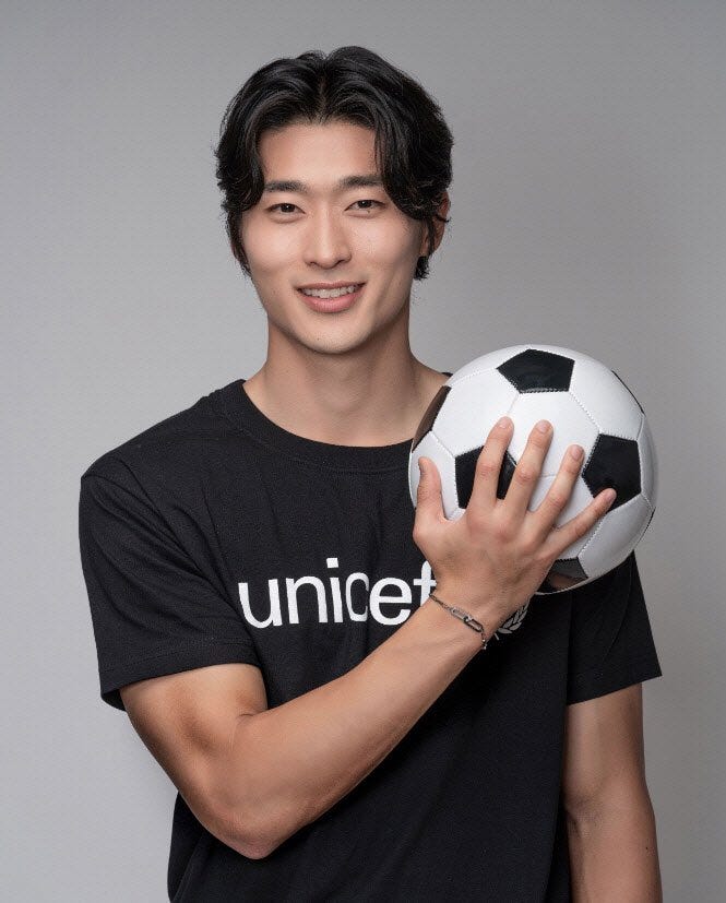 Handsome football star' Cho Gue-sung participated in the UNICEF "Children's future together" campaign by donating his talent for photos and videos. #조규성 #choguesung Handsome football star' Cho Gue-sung participated in the UNICEF "Children's future together" campaign by donating his talent for photos and videos. #조규성 #choguesung