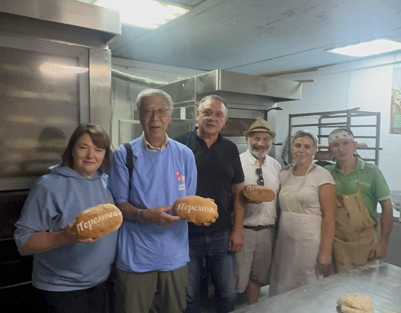 A group of people standing in a kitchen

AI-generated content may be incorrect.
