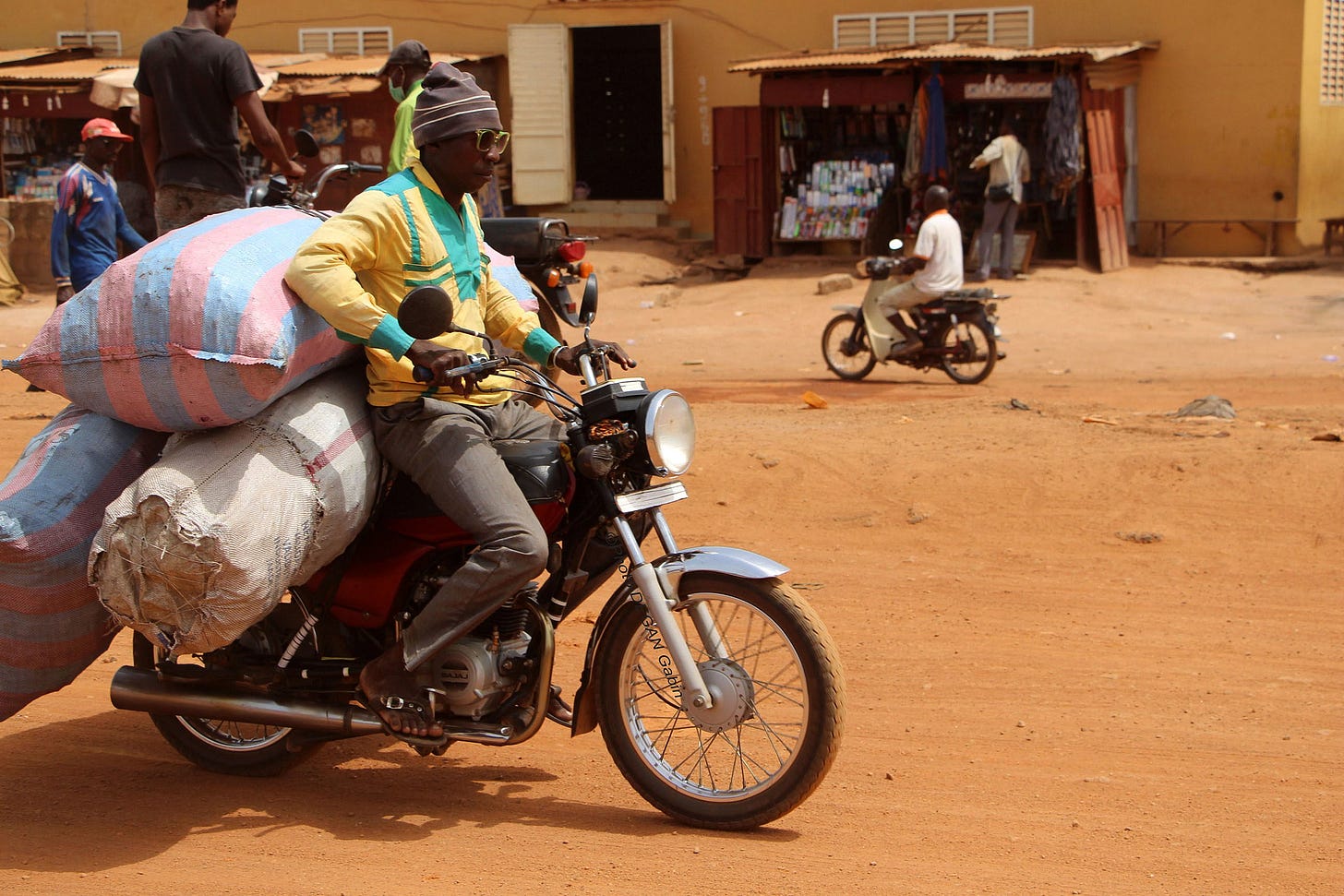 Fichier:DEGAN Gabin a ( the work of the zemidjans).jpg — Wikipédia