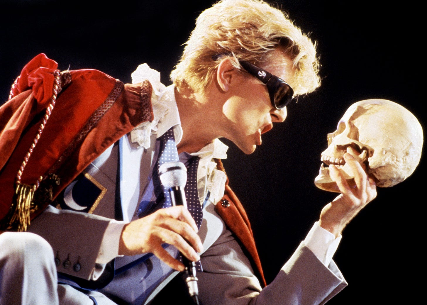 Twitter \ David Bowie World Fan Convention على تويتر: ""I'm excited to be  setting up shop amongst the Bowie faithful at the 2022 David Bowie World  Fan Convention and giving so many