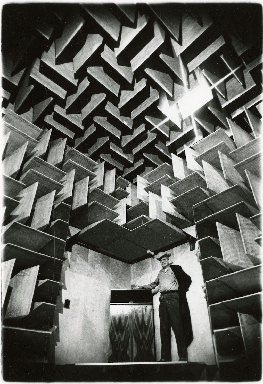 Paul W. Klipsch with a Klipschorn in the company's "acoustically sterile" testing room (source) Paul W. Klipsch with a Klipschorn in the company's "acoustically sterile" testing room (source)