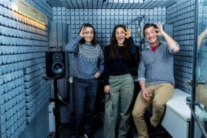 Pénélope Coupal, centre, with Charlotte Bigras and Mickael Deroche: “We don’t just blink randomly. In fact, we blink systematically less when salient information is presented.”