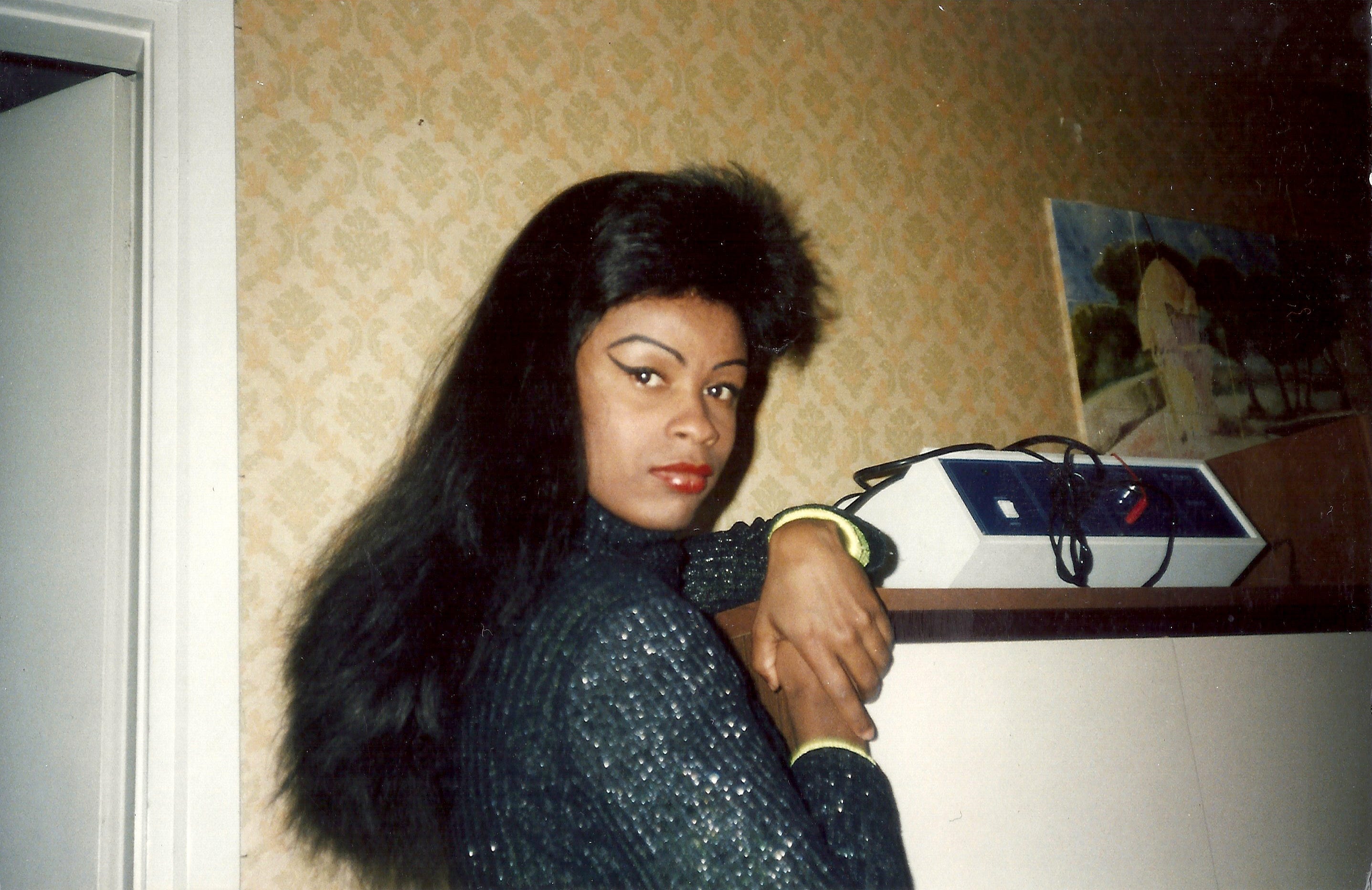 Julie Andrews e Roland Barthes de cara no chão, image size:2874x1864