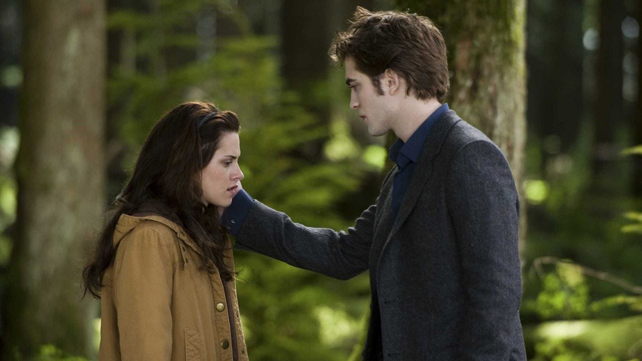 20 Things That Fans Ignore About Bella And Edward's Relationship In Twilight (And It Makes No Sense) 20 Things That Fans Ignore About Bella And Edward's Relationship In Twilight (And It Makes No Sense)