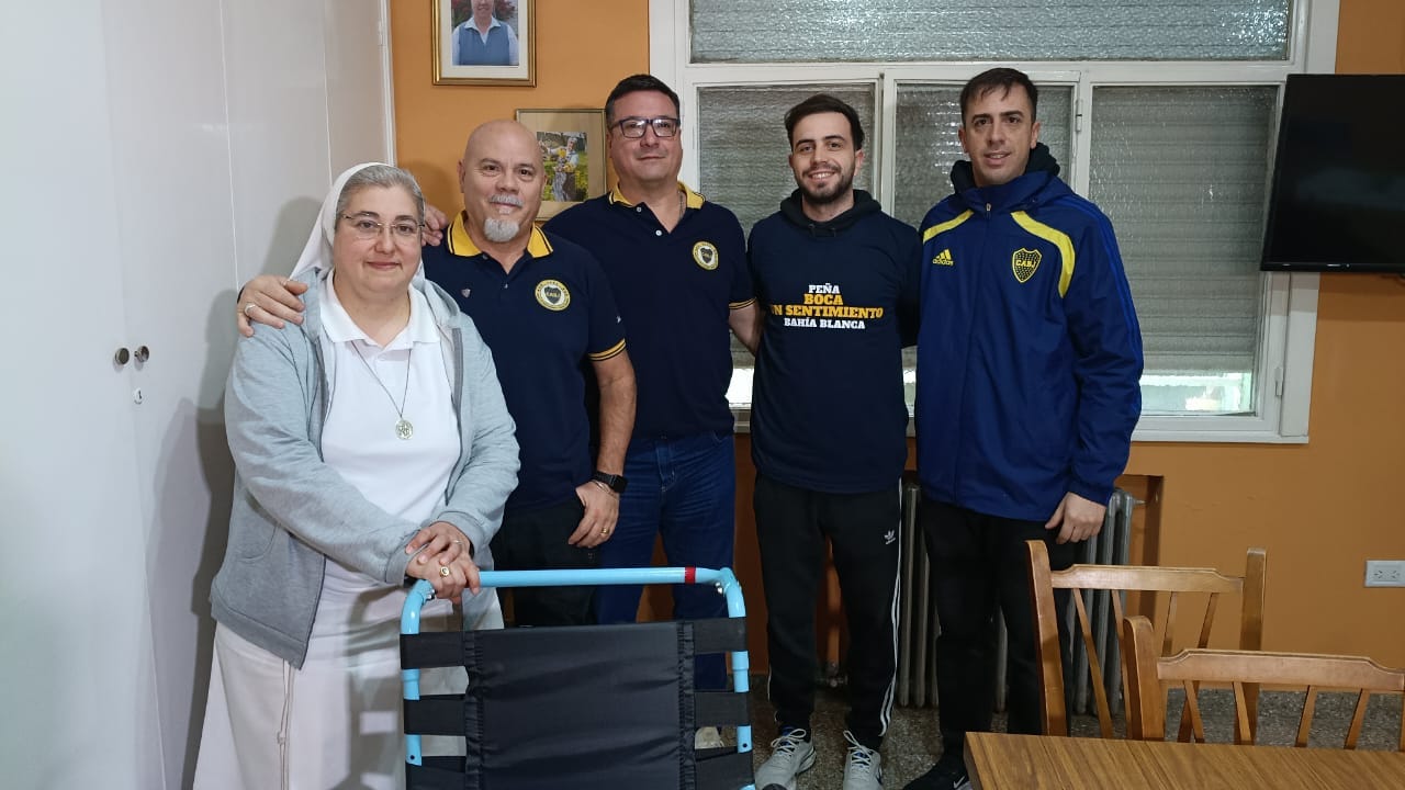 La Peña Boca es un Sentimiento donó una silla de ruedas para el Pequeño Cottolengo