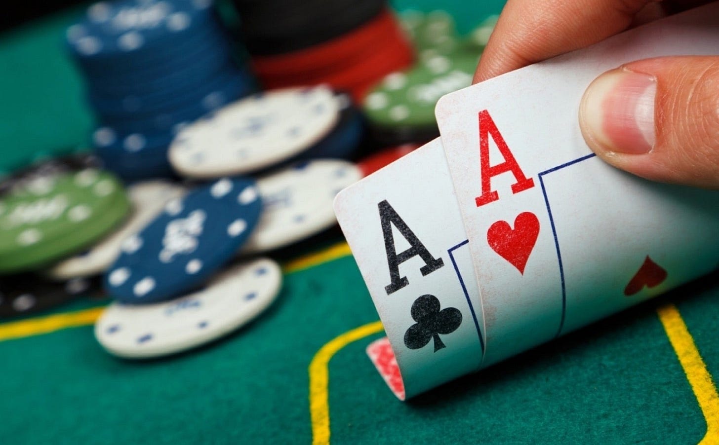 Poker Chips Poker Chip Set For Texas Holdem, Blackjack 200 Chips Poker Set Card Shuffler Poker Chips Poker Chip Set For Texas Holdem, Blackjack 200 Chips Poker Set Card Shuffler