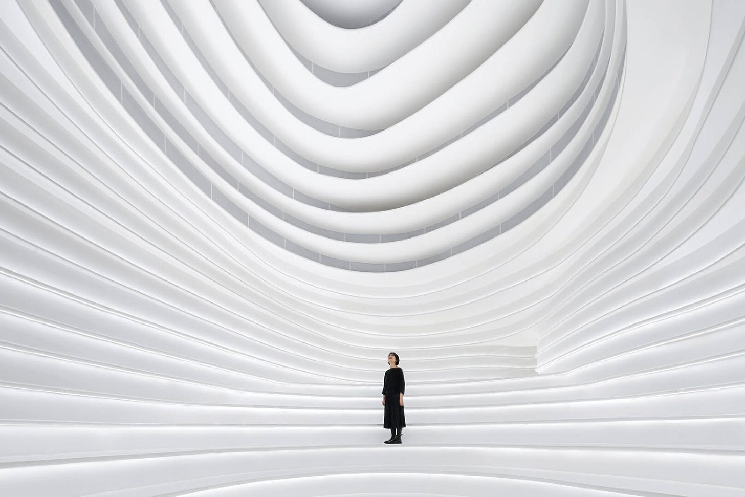 PINES ARCH created a mysterious and immersive exhibition space