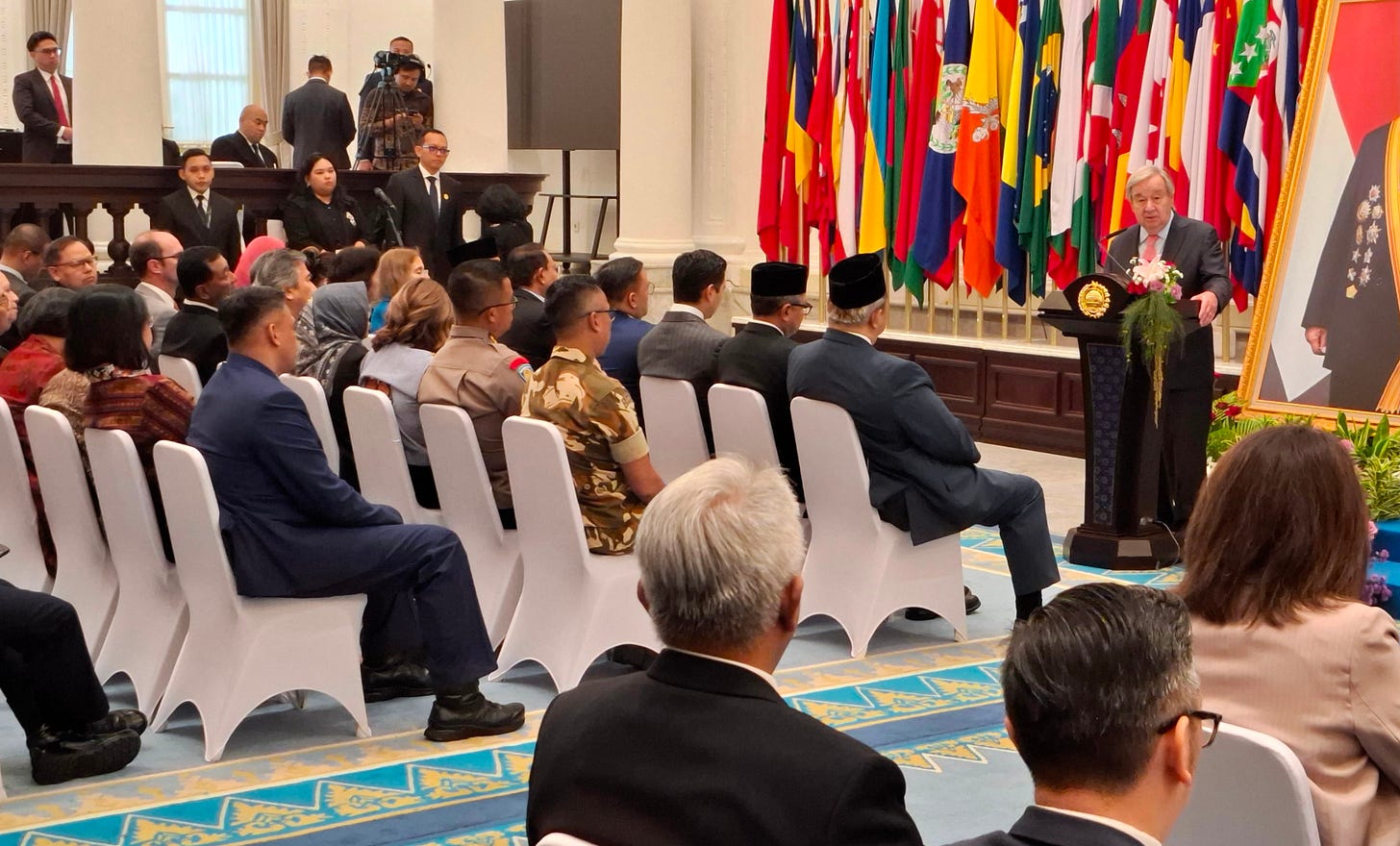 UN Secretary-General António Guterres delivers his opening remarks to a room full of diplomats and attendees in Jakarta on Monday (19 October), outlining the UN’s future priorities, including strengthening multilateralism, supporting Palestine’s independence, reforming UN institutions, and achieving the Sustainable Development Goals. Dozens of diplomats and attendees sit in front of him, listening to his speech.
