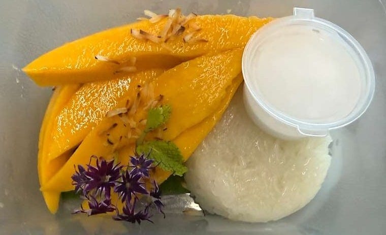 plate of mango sticky rice served at the airport