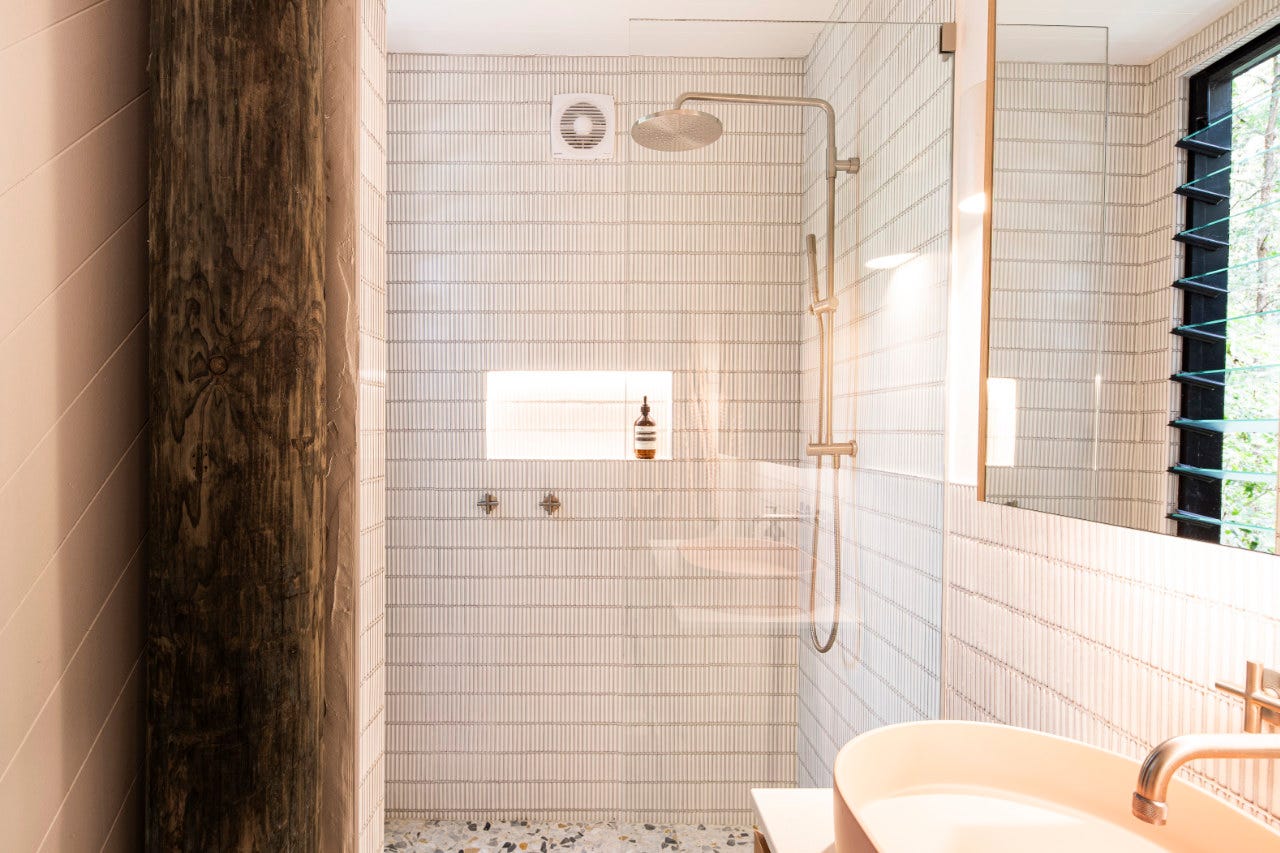 Shower with niche with LED lighting Shower with niche with LED lighting