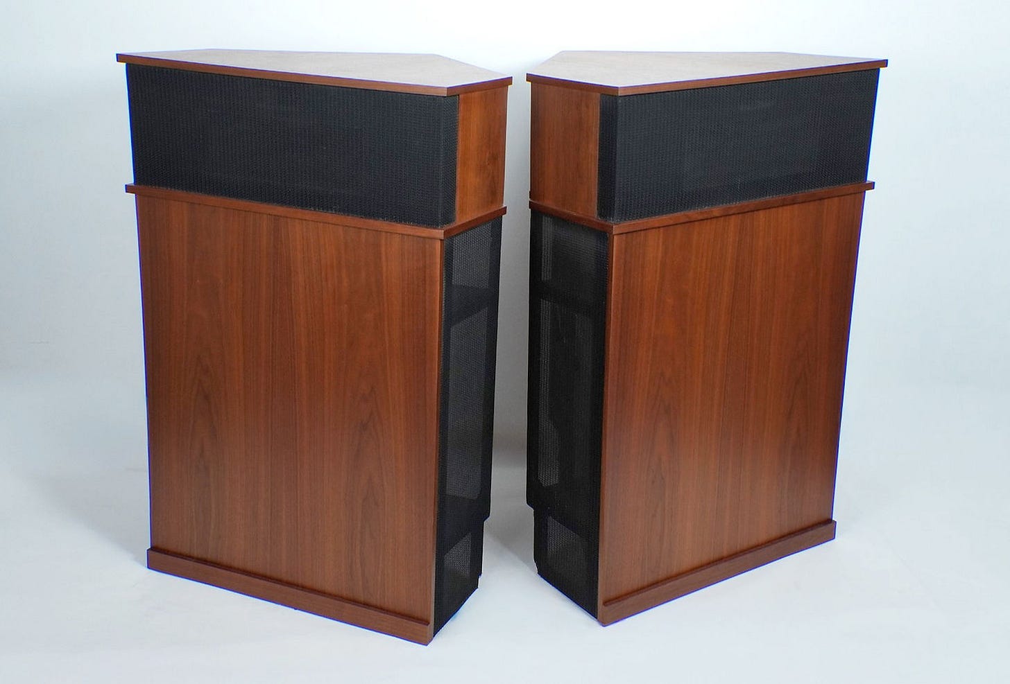 Vintage Klipschorn pair (image: Ebay) Vintage Klipschorn pair (image: Ebay)
