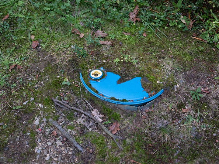 blue,garbage,beach detritus