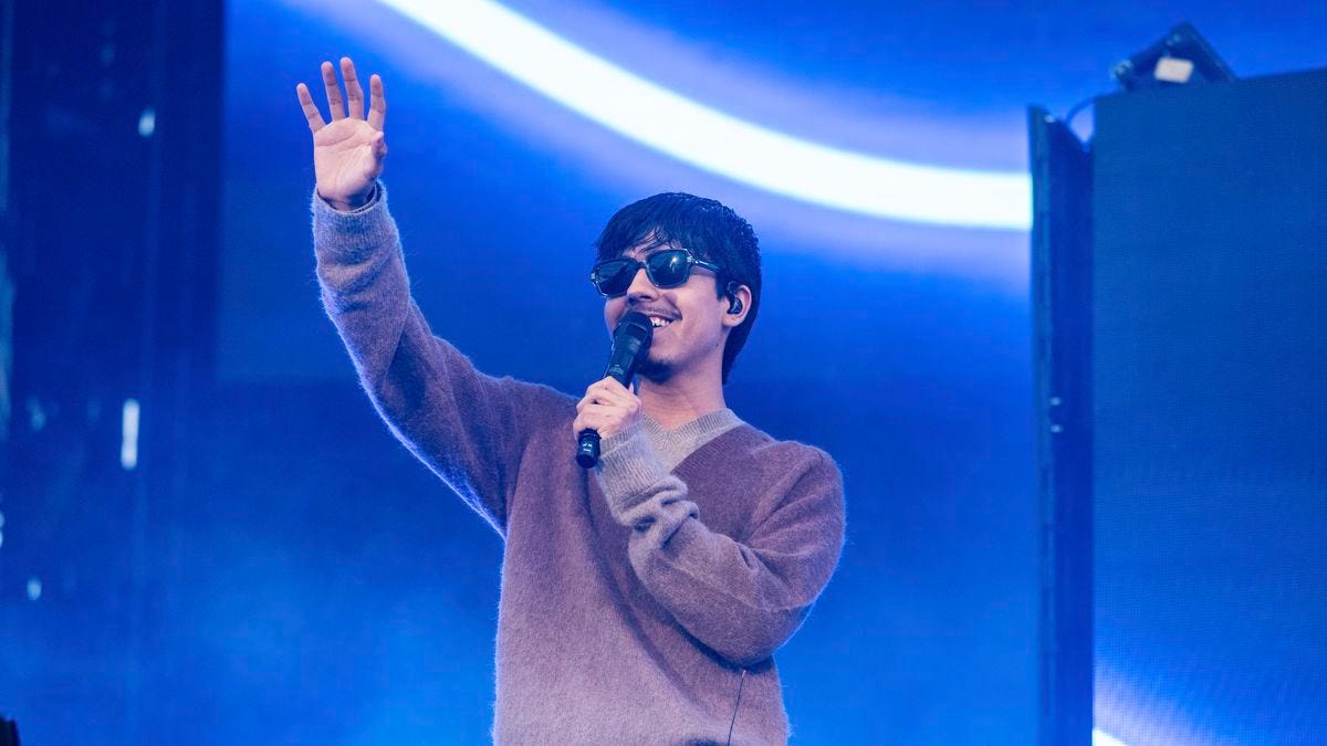 Ivan Cornejo fusiona la música alternativa y regional mexicana en “Mirada”