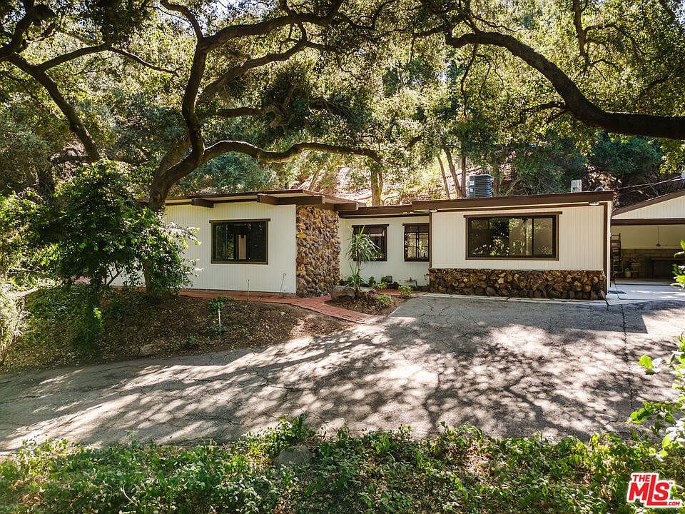 carousel photo #4 (MLS)