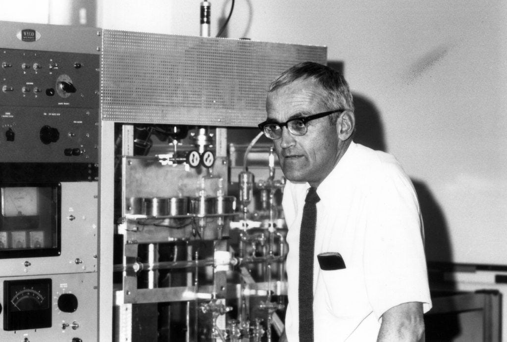 Image of Clair Patterson in his Caltech lab. Courtesy of the Archives, California Institute of Technology