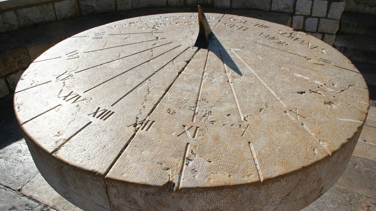 How a Sundial Works (And Why You Need One in Your Backyard) • The Slender Wrist How a Sundial Works (And Why You Need One in Your Backyard) • The Slender Wrist