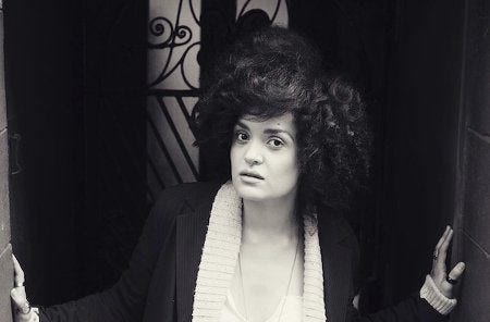 La poétesse américaine Dianelly Antigua La poétesse américaine Dianelly Antigua