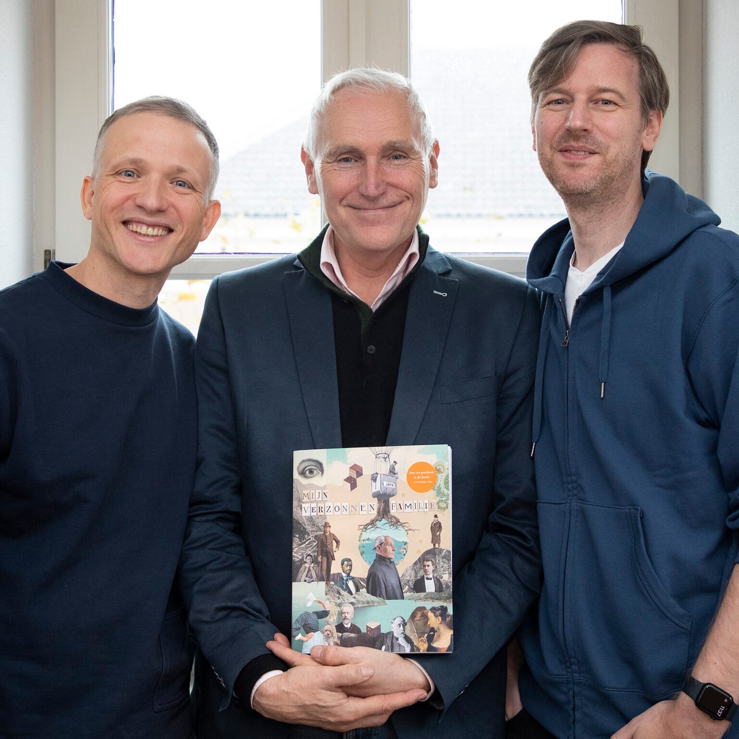 foto van de aflevering op de site van de eeuw. Foto van ype (rechts), Arthur Japin (midden, houdt zijn boek vast) en botte (rechts)