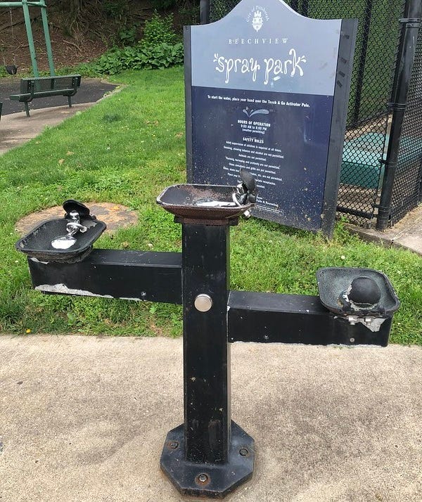 A public water fountain! This one wasn't working when I was there but it should be turned on now...