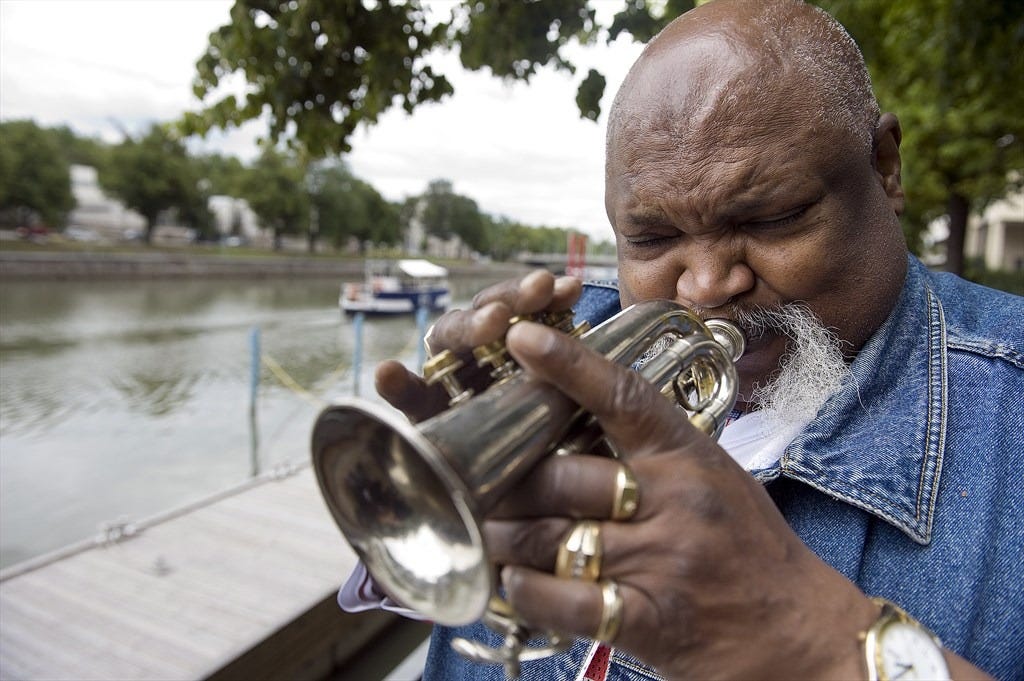 Trumpetisti Ted Curson kuoli 77-vuotiaana.