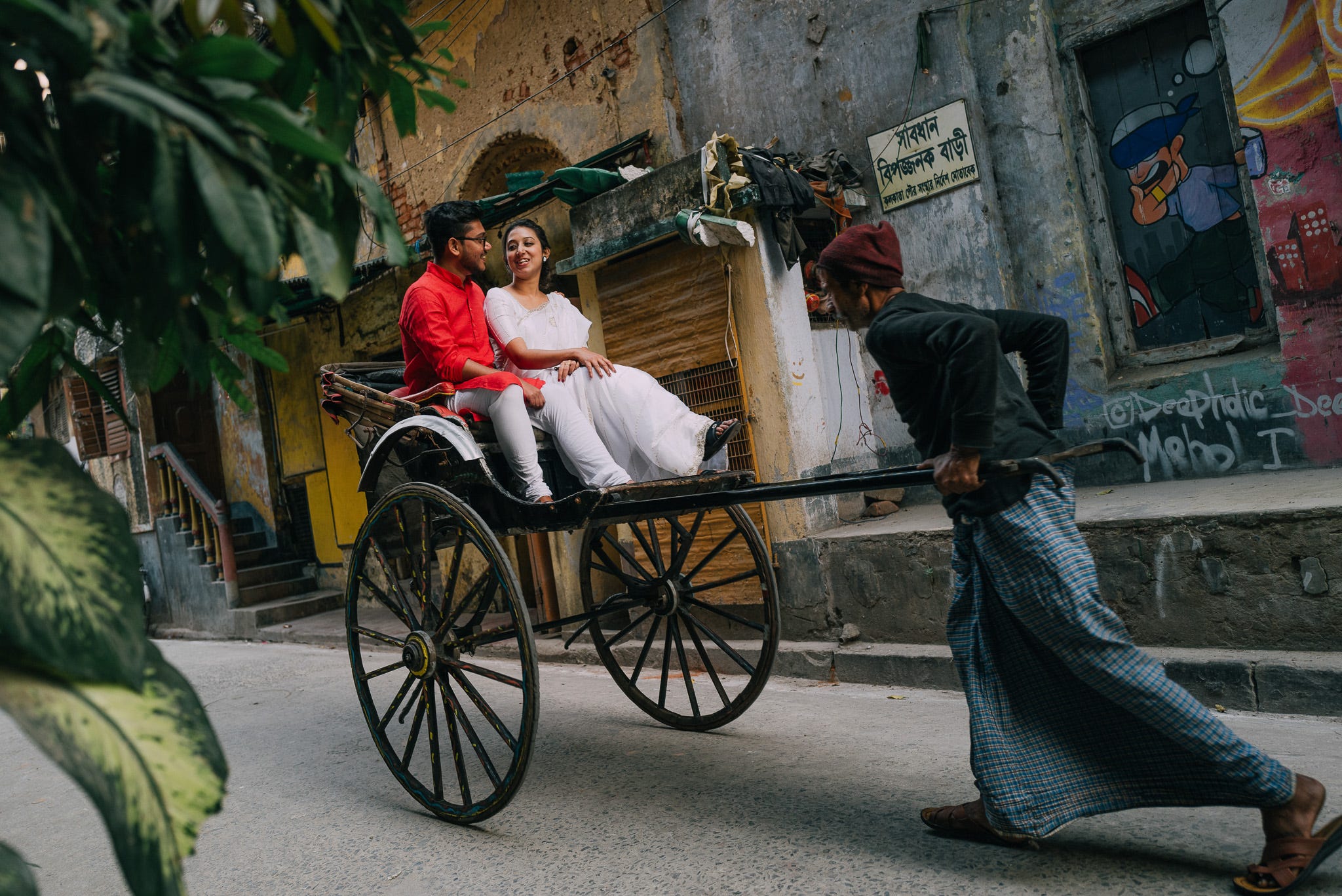 A photograph from the old lanes of Kolkata, shot on a 28mm lens.