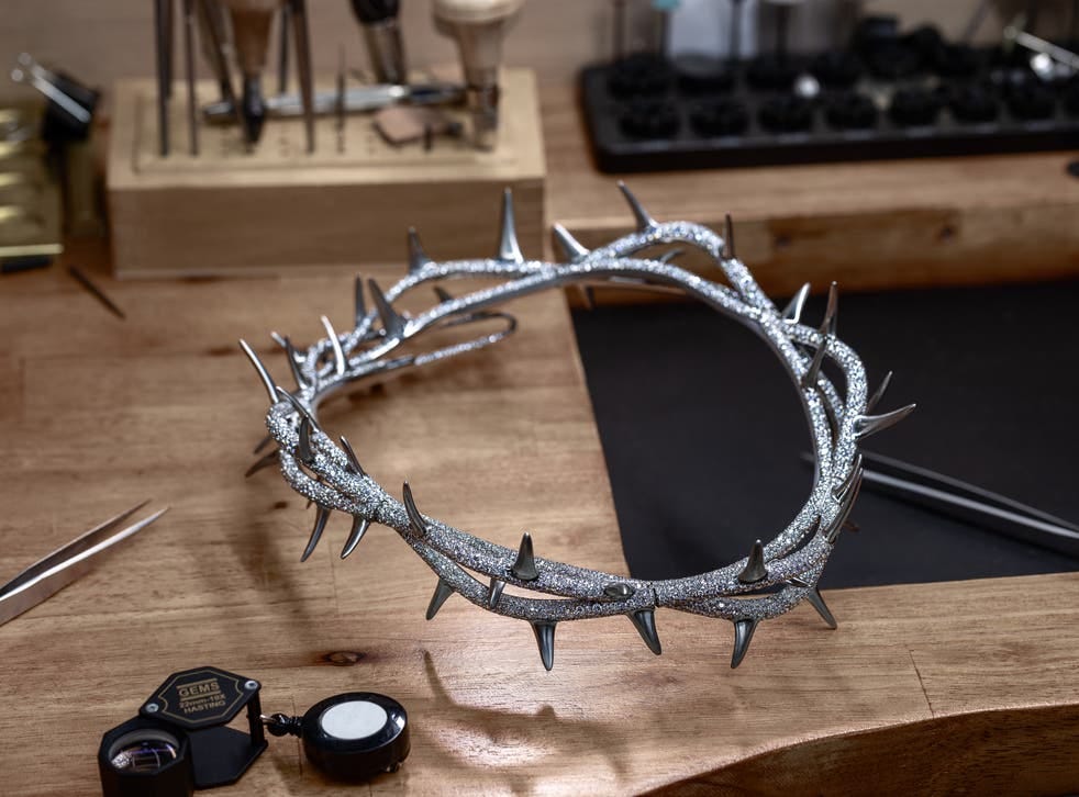 Kendrick Lamar wore a Tiffany & Co 'crown of thorns' for his Glastonbury  set | The Independent