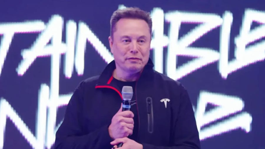 CEO Elon Musk của Tesla tại hội nghị thường niên của Tesla hôm 6/11/2025 - Ảnh: Tesla/CNBC.