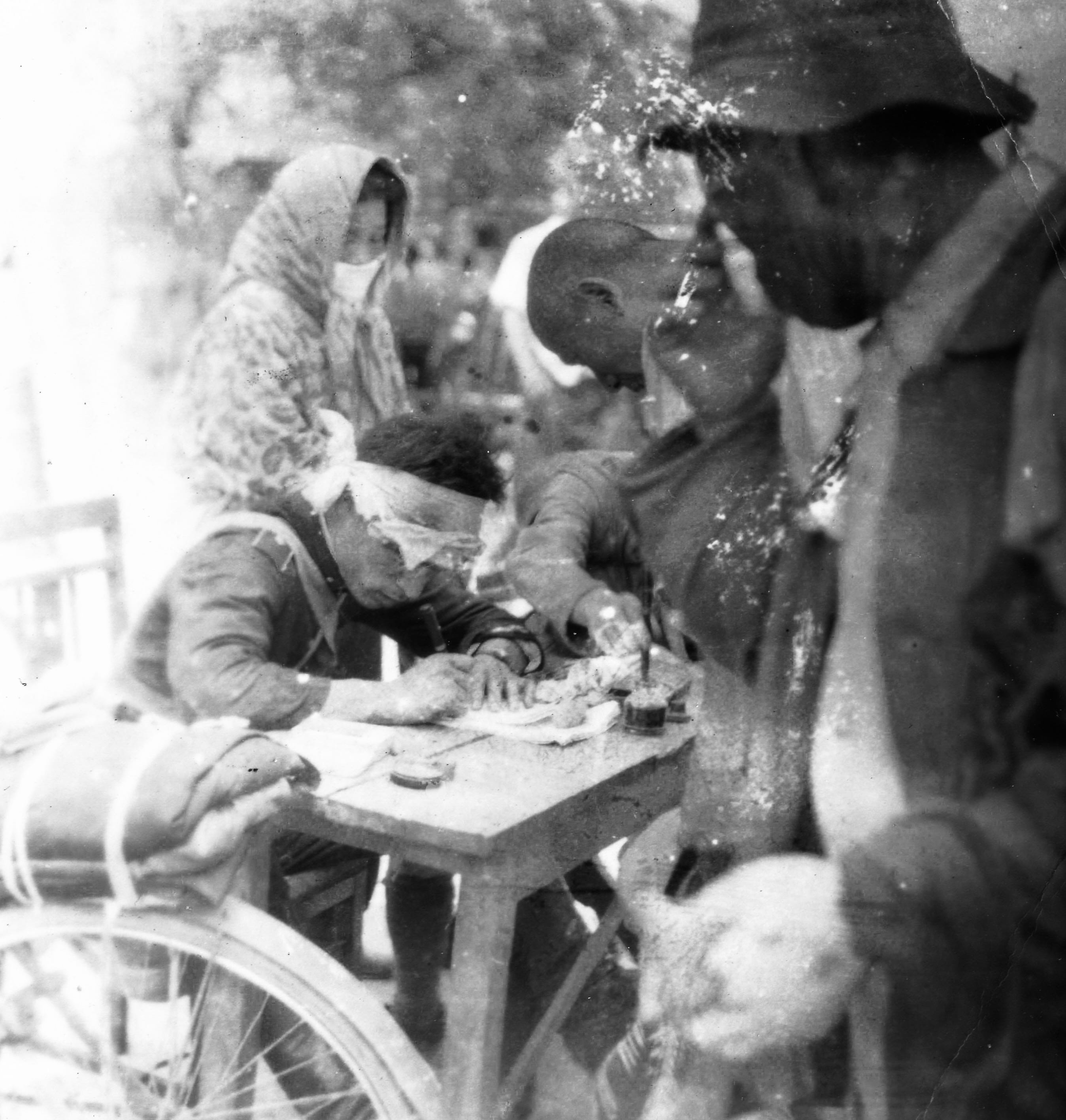 KunstFotografie　ビンテージ写真　1839年～1945年までの写真 He Took the Only Photos in Hiroshima on August 6