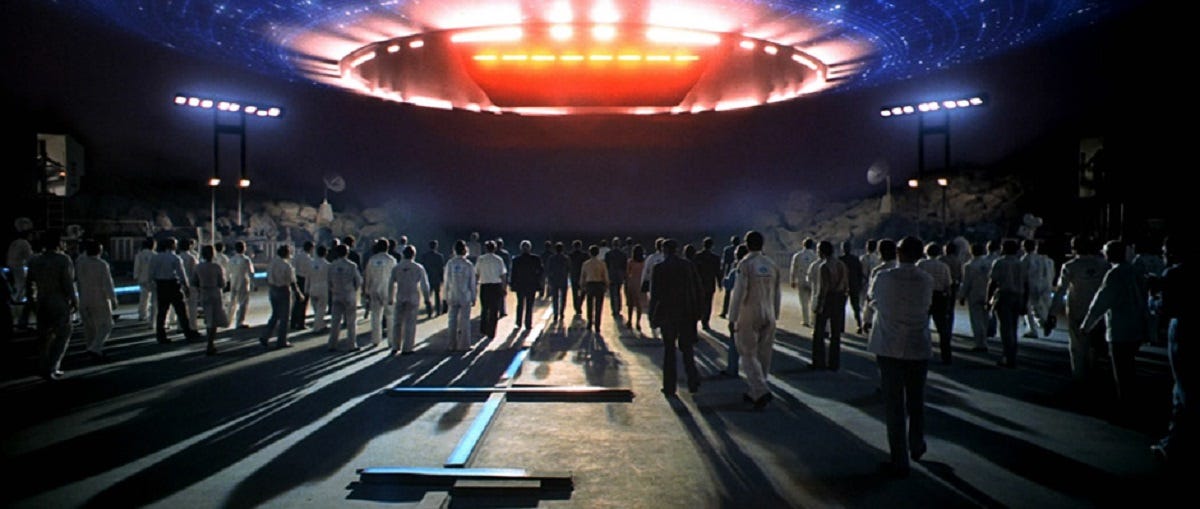 Close Encounters of the Third Kind movie review (1980) | Roger Ebert