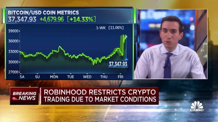 Robinhood restricts crypto trading as bitcoin, dogecoin surge