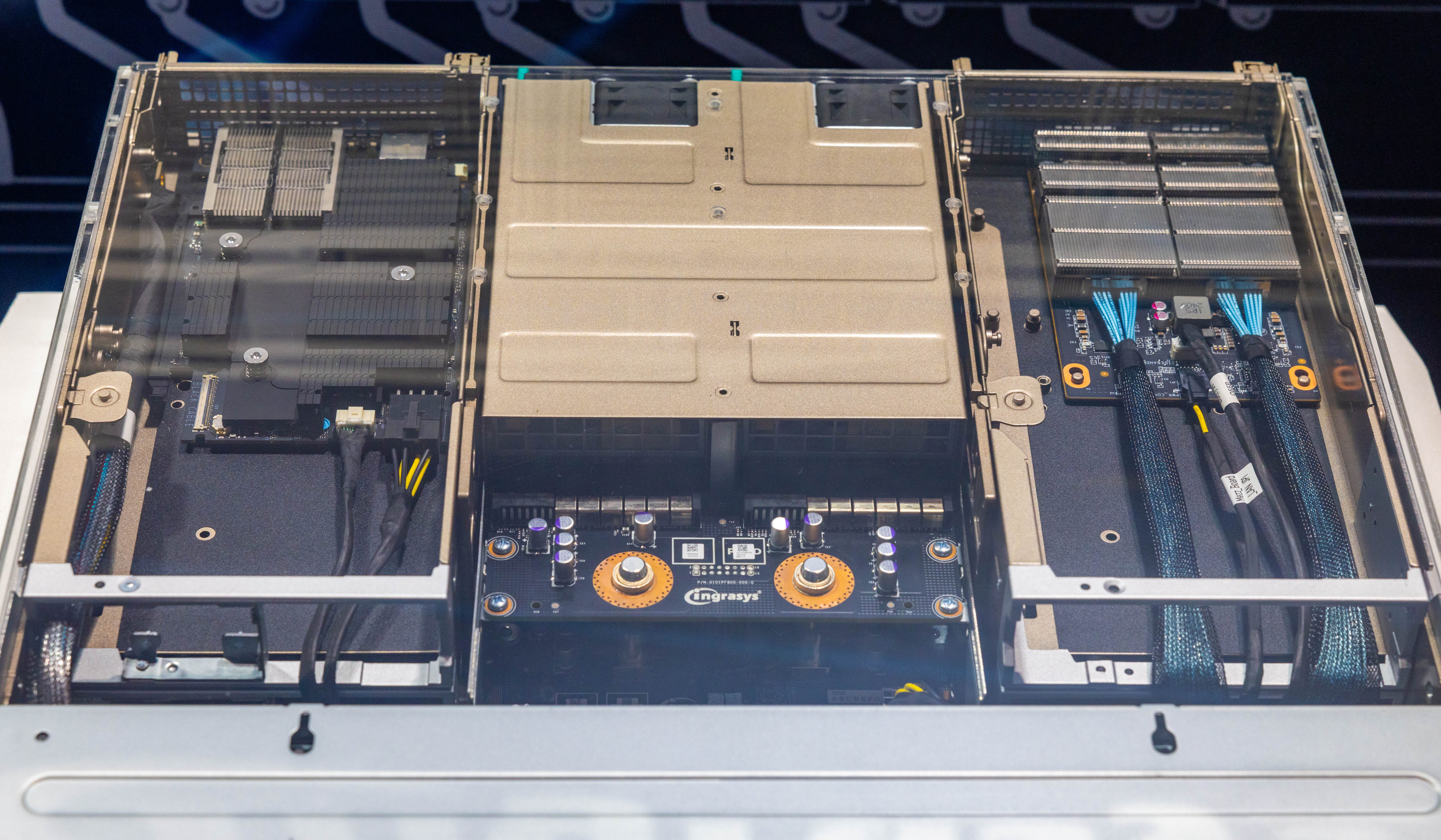 ゴンページ NVIDIA's New Custom Networking Module