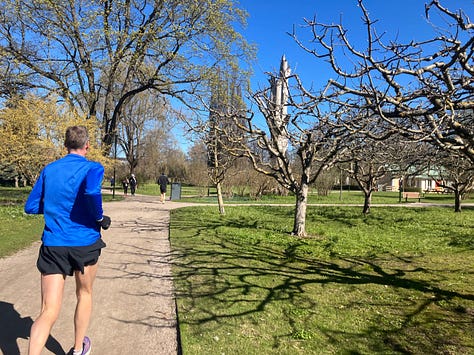 Images on the route showing other runners on wide paths