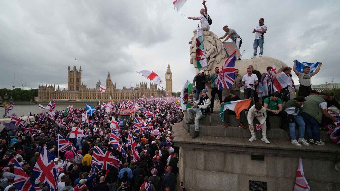 Far-right anti-immigration protests in London lead to clashes with police |  CNN